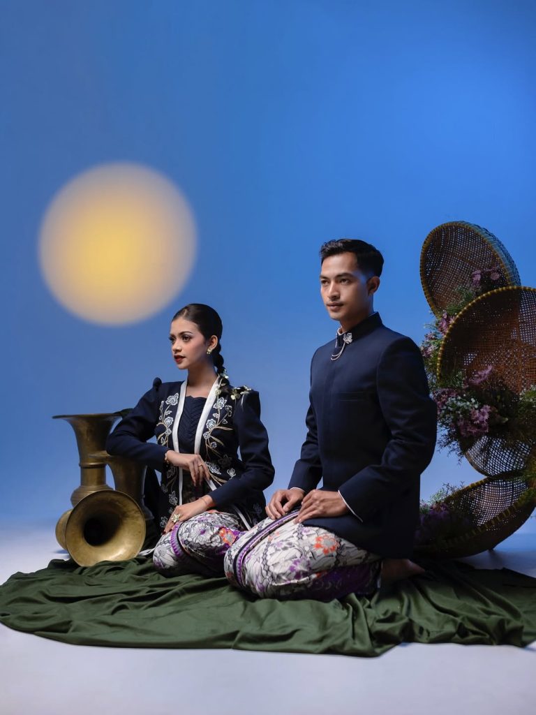 Prewedding Session MUA @fahemroyyan Hairdo @van.hairrr Attire @sewangi.kuntum #prewedding #prewe (1)