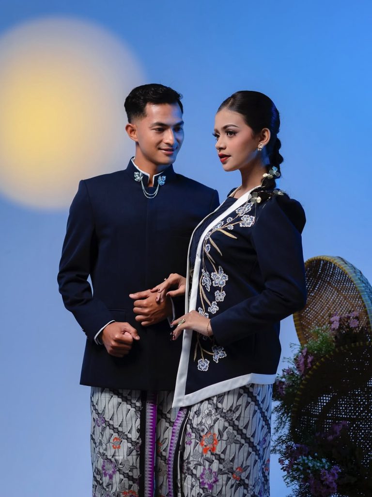 Prewedding Session MUA @fahemroyyan Hairdo @van.hairrr Attire @sewangi.kuntum #prewedding #prewe (13)