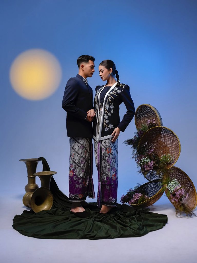 Prewedding Session MUA @fahemroyyan Hairdo @van.hairrr Attire @sewangi.kuntum #prewedding #prewe (14)