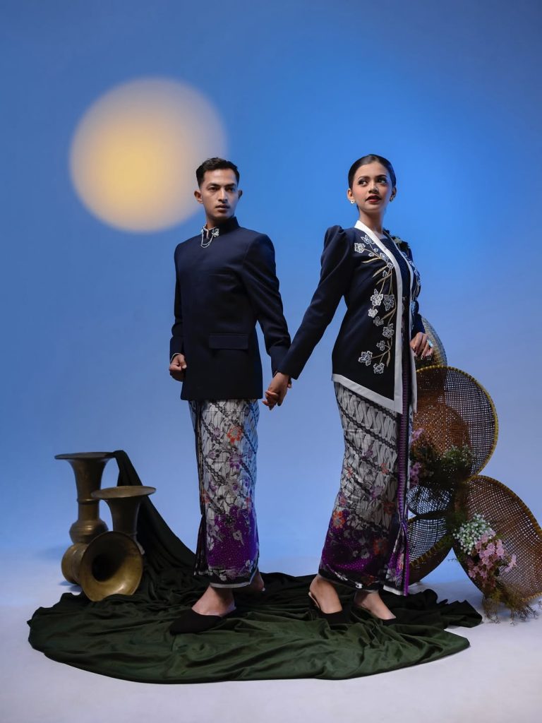 Prewedding Session MUA @fahemroyyan Hairdo @van.hairrr Attire @sewangi.kuntum #prewedding #prewe (2)